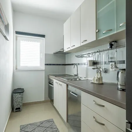 Sea View Apartment Mandre