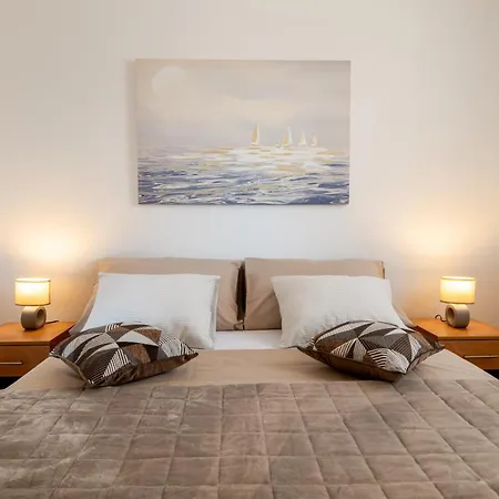 Sea View Apartment Mandre