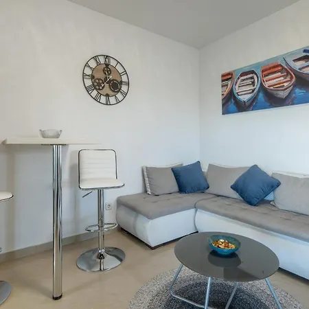 Sea View Apartment Mandre